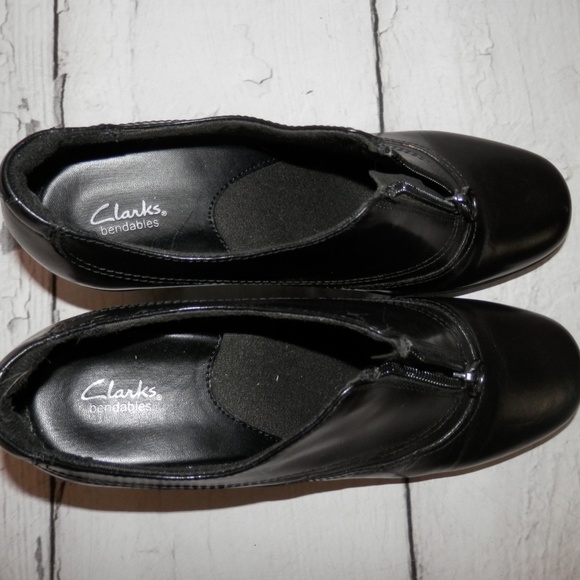 Clarks Bendables 80464 8M Black Leather Heel Booty - Picture 7 of 8